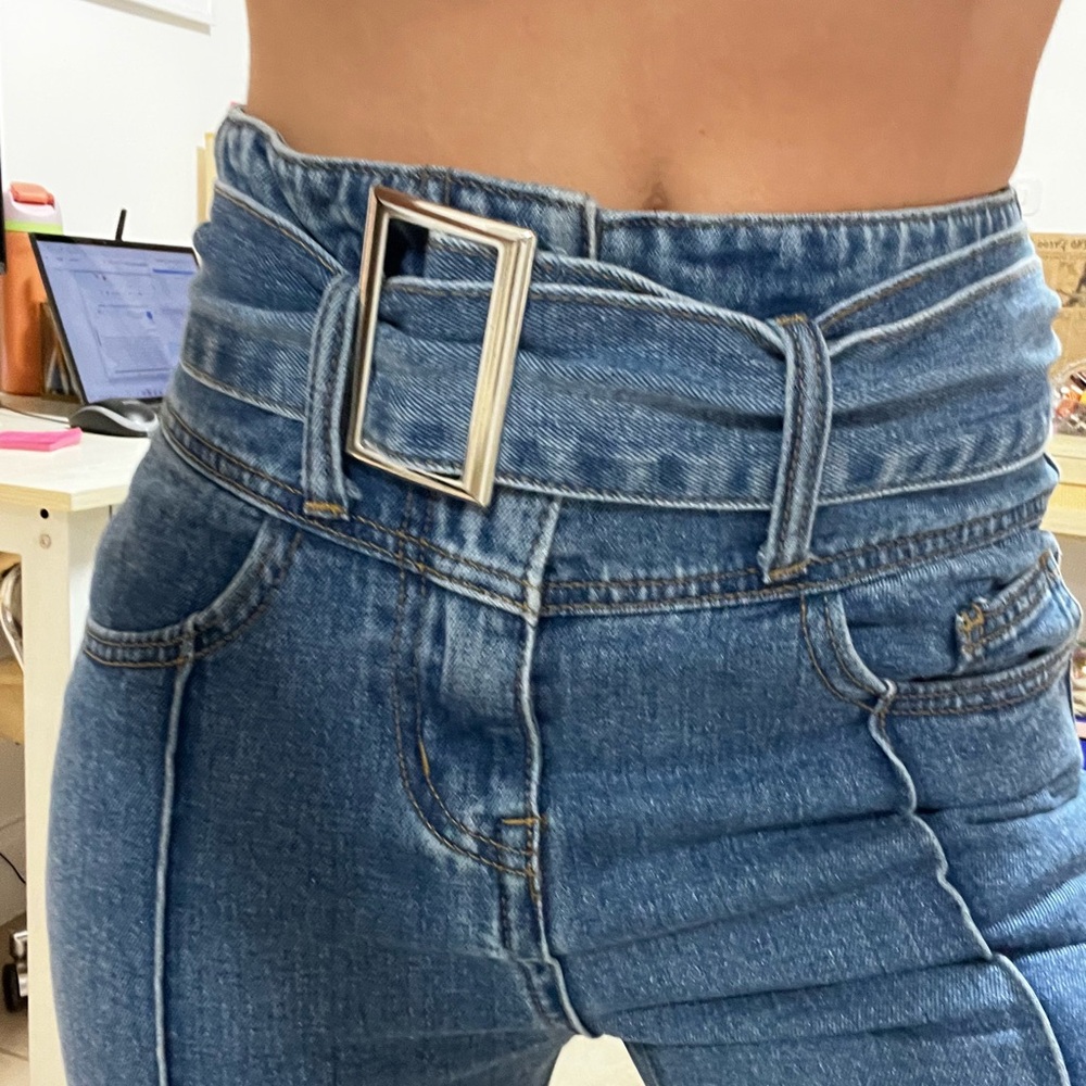 High-Waisted Blue Jeans with Belt Detail
